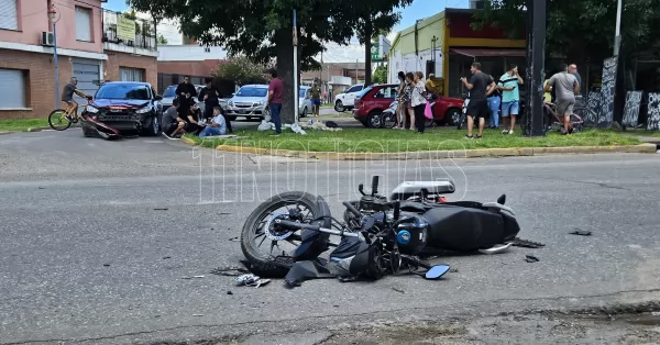 Un herido grave tras un choque entre una moto y un auto en Fray Luis Beltrán  