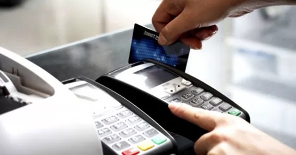 Aumentan el reintegro para las compras con tarjeta de débito de sectores vulnerables