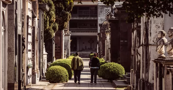 El cementerio El Salvador tendrá visita guiada este fin de semana