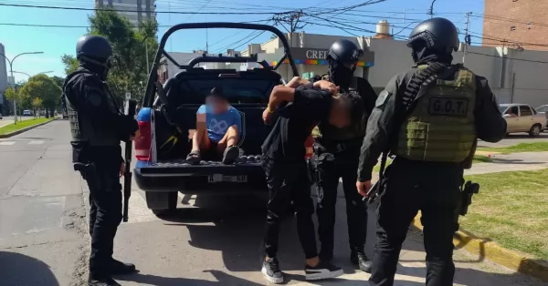Cuatro personas fueron detenidas en tres allanamientos en San Lorenzo