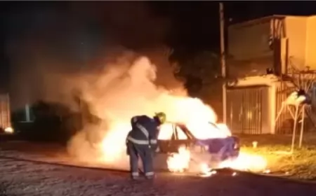 Capitán Bermúdez: Escuchó una explosión y se le estaba incendiando el auto en la puerta de su casa