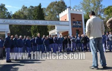 Obreros de Fabrica Militar reclaman sus derechos laborales