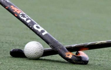 Beltrán: Comenzaron las clases de hockey sobre césped con más de 40 alumnas