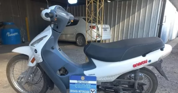 Detienen a dos menores de edad por robar una motocicleta en San Lorenzo