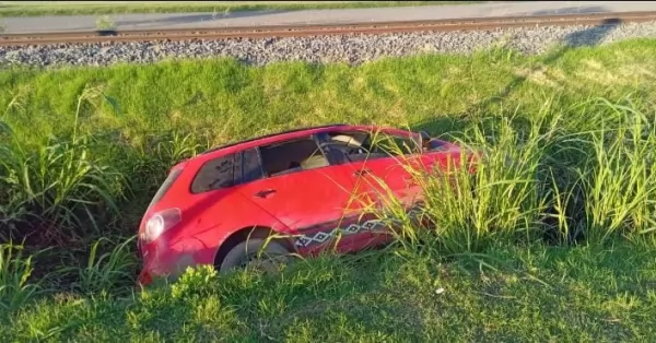 Timbúes: Perdió el control de su auto y terminó en la zanja