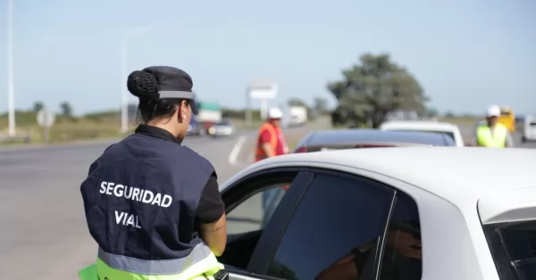 Tres detenidos en un control de alcoholemia tras agredir y golpear a una agente de Policía de Seguridad Vial