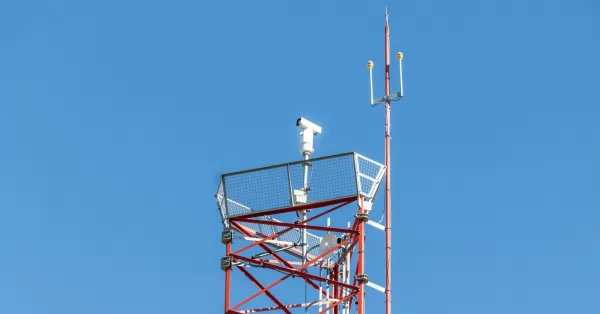 Ponen en funcionamiento un nuevo Faro de Conservación para monitorear incendios en los humedales