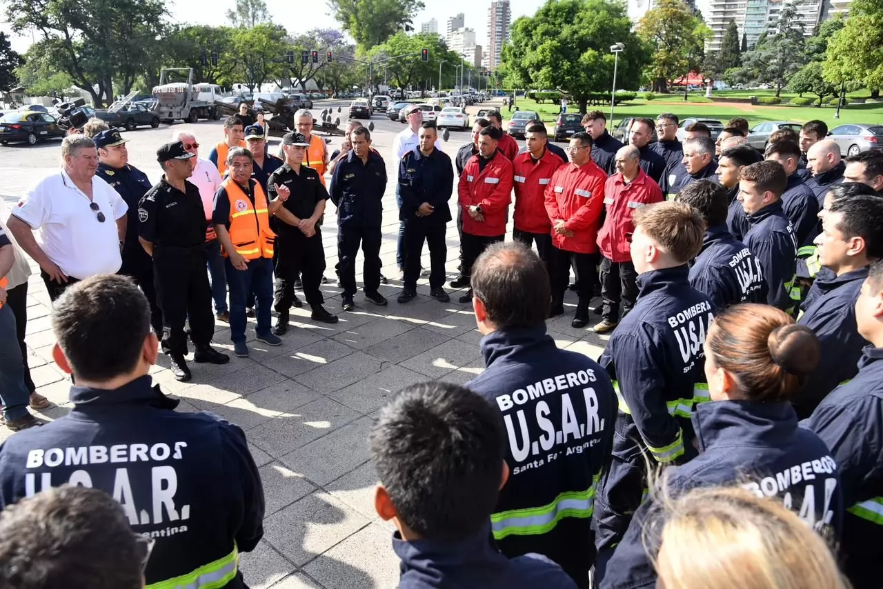 Bomberos de San Lorenzo colaboran en el rescate de víctimas en el derrumbe de Villa Gesell 
