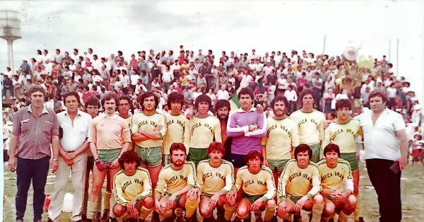 Beltrán homenajeó los 40 años del Sporting Club campeón de la Liga Sanlorencina  