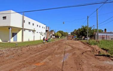 El intendente Raimundo recorrió obras de cordón cuneta en barrio El Pino