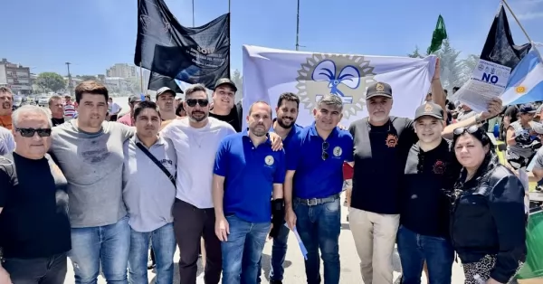 Gremios de la pesca realizaron un banderazo en defensa de la actividad