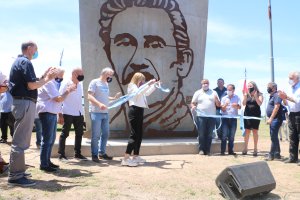 Rodenas inauguró un monumento de Rucci en Granadero Baigorria