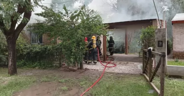 Una vivienda ardió en llamas en Andino