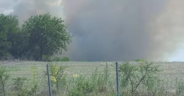 Un incendio de gran magnitud afecta la zona rural de Puerto Aragón