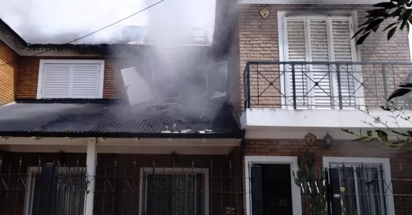San Lorenzo: una vivienda ardió en llamas y el fuego se propagó a la casa lindera