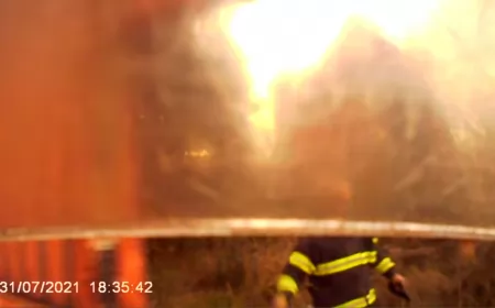 VIDEO: Impactante incendio en una vivienda de Capitán Bermúdez 