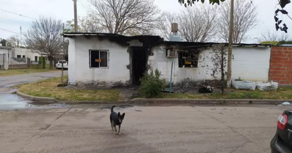 Se incendió una casa en Bermúdez y la familia perdió todo: piden ayuda de los vecinos