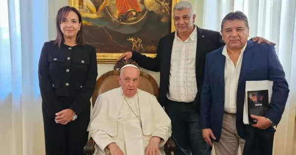 El titular de la UATRE le entregó al Papa Francisco un trabajo para erradicar el hambre en la Argentina