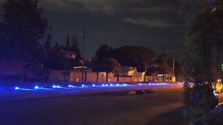 Malestar visual: utilizaron luces azules para marcar estacionamientos en Bermúdez