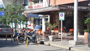 San Lorenzo: Bares podrán instalar una terraza en los espacios de estacionamiento