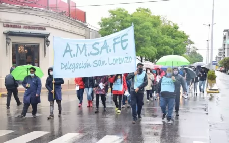 Amsafe se movilizó en San Lorenzo en pedido por una nueva convocatoria a paritaria