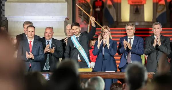 Maximiliano Pullaro le tomó juramento a los miembros de su gabinete