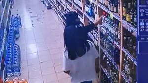 Bermúdez: detuvieron a dos mecheras por robar 6 botellas vodka de un supermercado