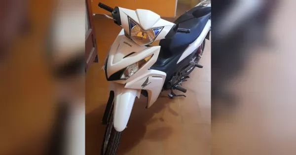 Se cayó de la moto en Aldao y descubrieron que el rodado había sido robado en Rosario