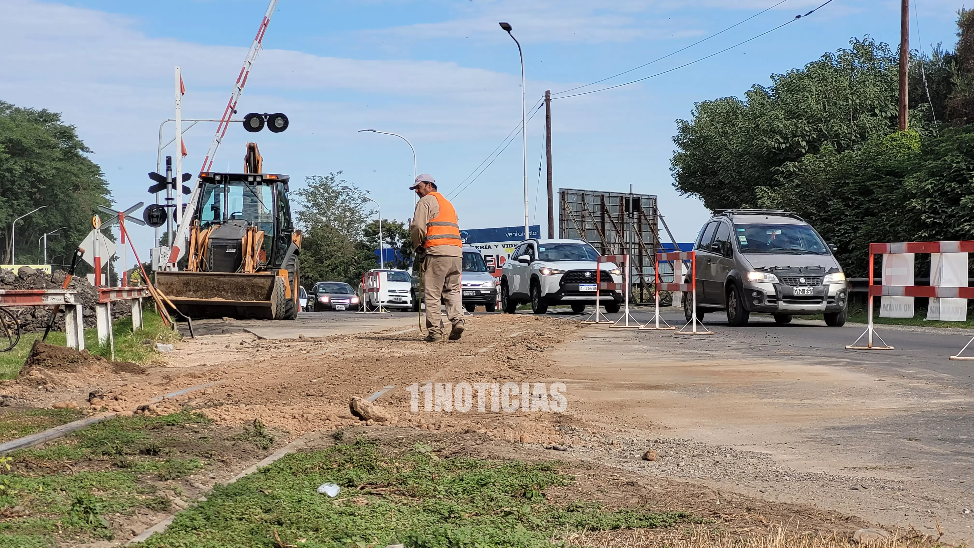 Capitán Bermúdez: desvíos y circulación reducida por obras en el paso a nivel de “la vía alta”