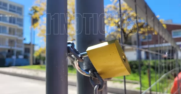 Cómo son las medidas de seguridad que impiden el paso hacia la bajada de calle San Luis