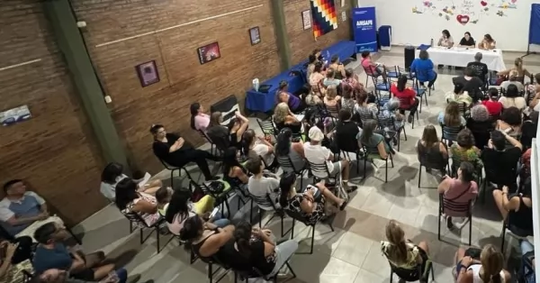 Los docentes de San Lorenzo nucleados en Amsafe votan entre 4 mociones: todas proponen paro