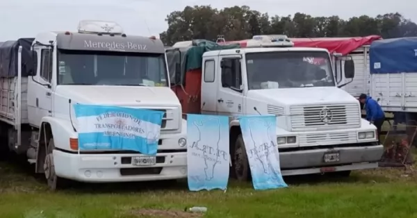 Paro de transportistas: hubo convocatoria a la mesa de negociación pero continúa la medida de fuerza