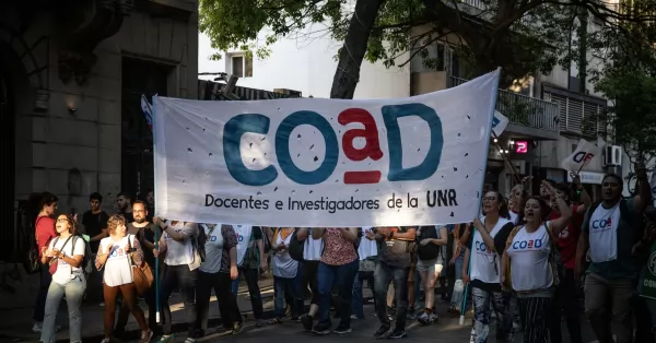 Paro universitario: docentes de la UNR votaron una medida de fuerza de 72 horas para la próxima semana