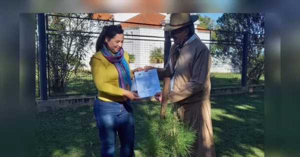 Plantaron un nieto del Pino Histórico en la ciudad natal de San Martín