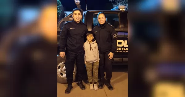 Dos policías asistieron a un niño y evitaron que se ahogara con un chicle en San Genaro 