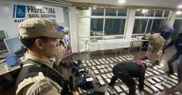 Prefectura incautó más de 170 kilos de cocaína flotando en la ría Bahía Blanca