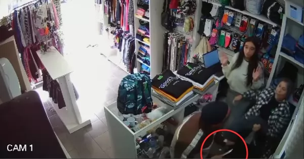 San Lorenzo: se hizo pasar por cliente, sacó un cuchillo y robó mercadería de un local de ropa