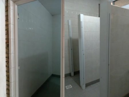 Robaron 7 puertas de los baños de un Centro de Jubilados de Bermúdez