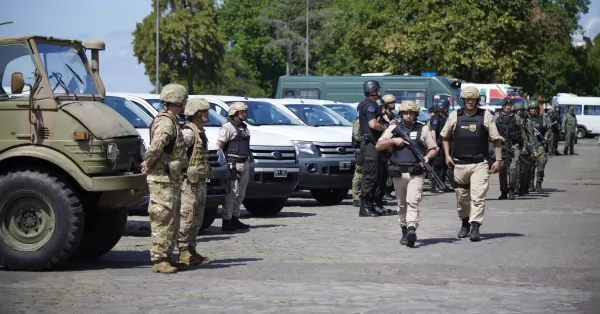 Rosario: las Fuerzas Armadas aportan helicópteros, vehículos y hasta un buque para combatir el narcotráfico