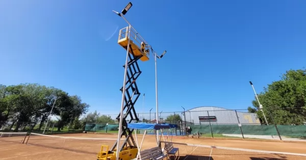 San Lorenzo: las canchas de tenis del Poli suman moderno sistema lumínico