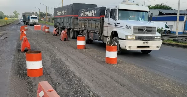 Ante la retirada del Estado nacional, la Municipalidad de San Lorenzo repara un tramo de la ruta A012