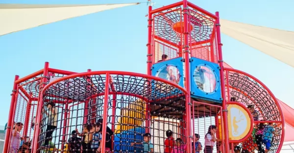 San Lorenzo: la plaza Ovidio Lagos sumó una gran estación de juegos con temática circense