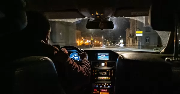 Comenzaron a juzgar a una joven que participó de un violento robo a un taxista de San Lorenzo