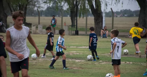 Timbúes: más de 150 chicos ya disfrutan de la Escuela Comunal de Fútbol 