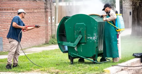 Timbúes: continúa la limpieza y desinfección de contenedores de residuos