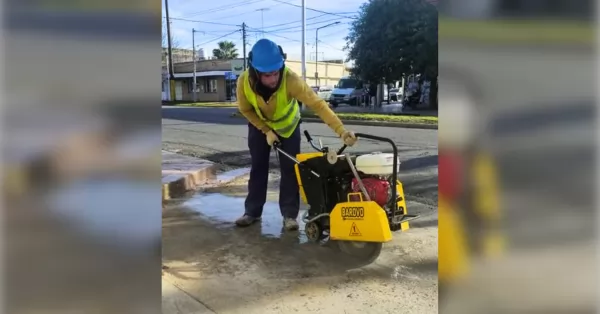 Aguas Santafesinas renueva la red cloacal en Bv. Oroño de San Lorenzo