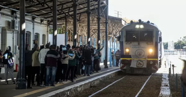 El Presidente encabeza la puesta en marcha del tren Rosario - Cañada de Gómez