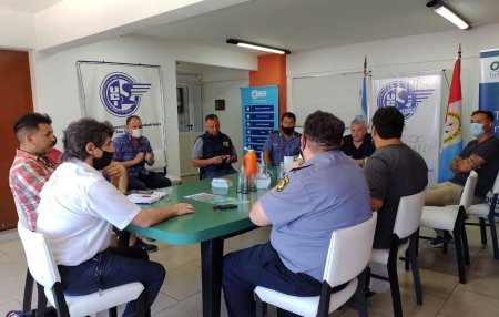 Restricción horaria: gastronómicos de San Lorenzo se reunieron con autoridades policiales y municipales