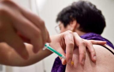 Los centros de salud aplican la vacuna antigripal a grupos de riesgo