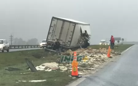 Dos camiones colisionaron en Autopista Rosario Santa Fe durante la madrugada